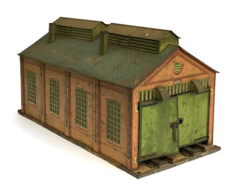 A Hornby O gauge tinplate E2E engine shed building with double track (af) 