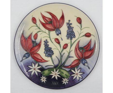 Moorcroft 2001 year plate, D: 22cm, boxed limited edition. UK P&amp;P Group 2 (£20+VAT for the first lot and £4+VAT for subse