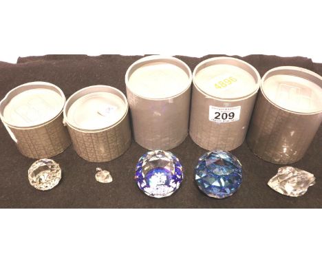 Swarovski three crystal paperweights, crystal swan and a miniature crystal swan, all boxed. P&amp;P Group 3 (£25+VAT for the 