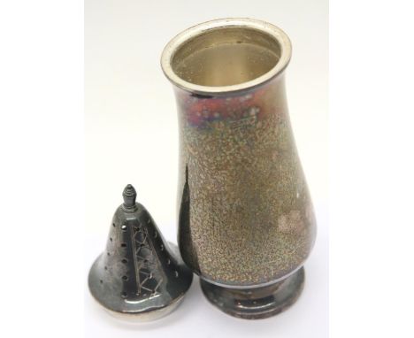 Hallmarked silver castor, Birmingham assay, maker BES Co, H: 17 cm, 149g. P&amp;P Group 1 (£14+VAT for the first lot and £1+V