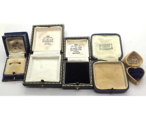 Collection of vintage jewellery and ring boxes. P&amp;P Group 1 (£14+VAT for the first lot and £1+VAT for subsequent lots) 
