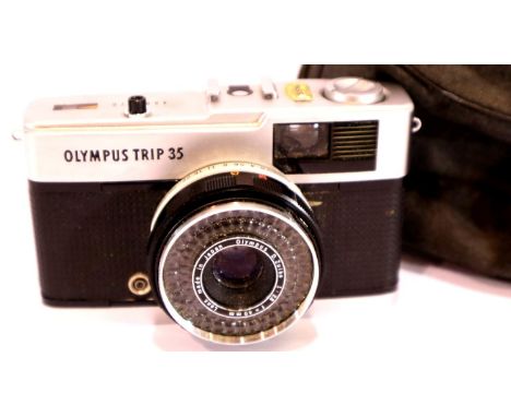 Cased Olympus Trip 35 camera, appears to be in fully functioning order. P&amp;P Group 1 (£14+VAT for the first lot and £1+VAT