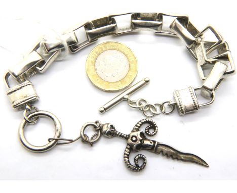 925 silver gents box link bracelet with T-bar fastener and silver dagger pendant, L: 20 cm, 50g. P&amp;P Group 1 (£14+VAT for