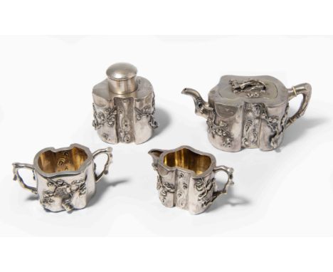 4 Teeservice-TeileChina, Ende 19.Jh./Anfang 20.Jh. Shanghai/Kanton. Silber, teilweise innen vergoldet. Mit Silberpunzen Hung 