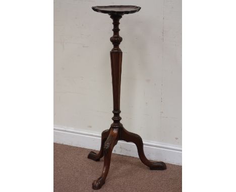 George lll mahogany tripod torchere with pie-crust top, H98cm Condition Report Click here for further images, condition, auct
