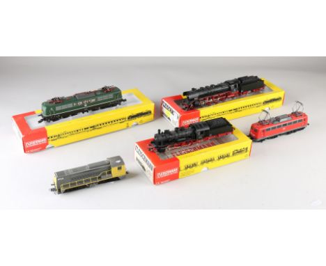 Lot of five locomotives.&nbsp;Among other things;&nbsp;(1) Roco diesel locomotive 4155. (2) Roco locomotive 51232. (3) Fleisc