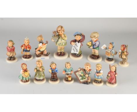 Lot of 15 Hummel figures.&nbsp;goebel.&nbsp;Various.&nbsp;Dimensions: 14.5 - 8.5 cm.&nbsp;In good condition.