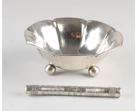 Silver bowl and needle case, 833/000, round contoured bowl, with indentation, with hammer blow placed on 3 ball feet.&nbsp;MT