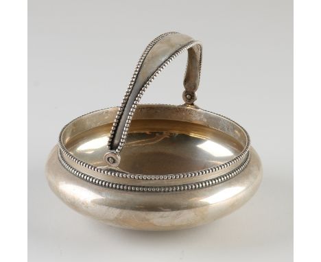 Silver bowl, 833/000, round spherical model.&nbsp;Equipped with pearl finish and with a handle with pearl rim.&nbsp;MT.: JM v