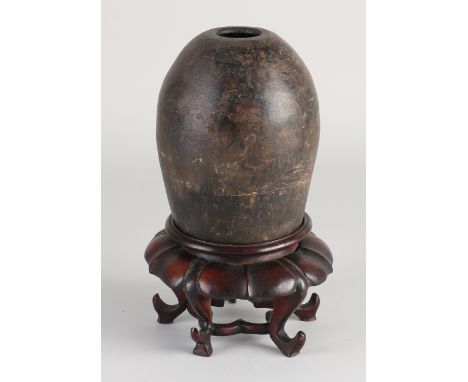 Antique Chinese terracotta jug on carved console.&nbsp;Dimensions: H 20 x Ø 9 cm.&nbsp;In good condition.