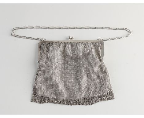 Silver chain mail bag, 800/000, with rectangular bracket.&nbsp;Supplied with silver chain.&nbsp;14x13cm.&nbsp;in total about 