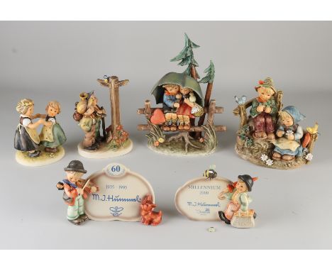 Lot of 6 Hummel figures.&nbsp;Among others: First love, April shower, Am scheideweg, two dancing girls, two statuettes with t