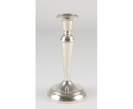 Silver table candlestick, 925/000, on a round base with a pearl rim and a column tapering in width.&nbsp;MT.: MCJP Berkel, Be