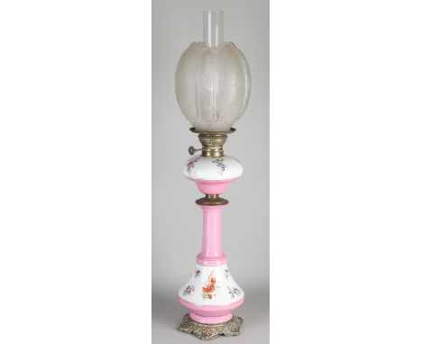 Large antique porcelain kerosene lamp with floral decor and brass fittings.&nbsp;Circa 1900. Dimensions H 79 cm.&nbsp;In good
