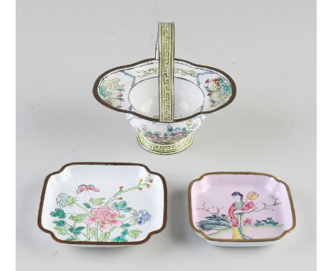 Three parts old/antique Chinese enamel.&nbsp;Twice patti pan + handle basket.&nbsp;20th century.&nbsp;Geisha + flower decor.&