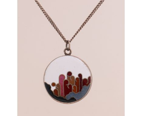 Silver necklace with pendant, 925/000, decorated with enamel.&nbsp;MT.: Pippa Graham-Berthon, Birmingham , jl.:E:1979.&nbsp;R