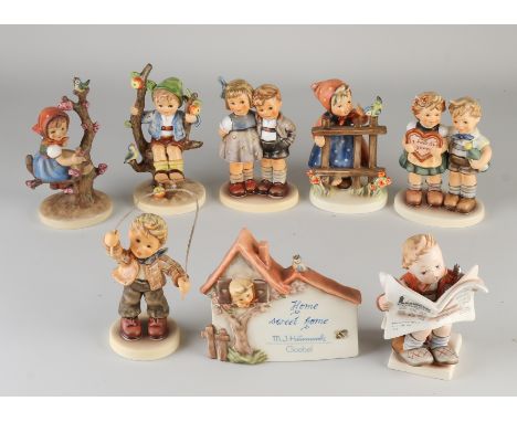 Lot of 8 Hummel figures.&nbsp;goebel.&nbsp;Various.&nbsp;Size: 13 to 15 cm.&nbsp;In good condition.
