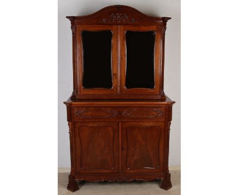 Dutch mahogany mirror bonheur.&nbsp;Circa 1860. Light veneer damage.&nbsp;Dimensions: 185 x 110 x 51 cm.&nbsp;In fair/good co