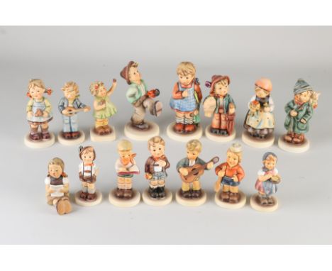 Lot of 15 Hummel figures.&nbsp;Various images.&nbsp;Dimensions: 13 - 6.5 cm.&nbsp;In good condition.