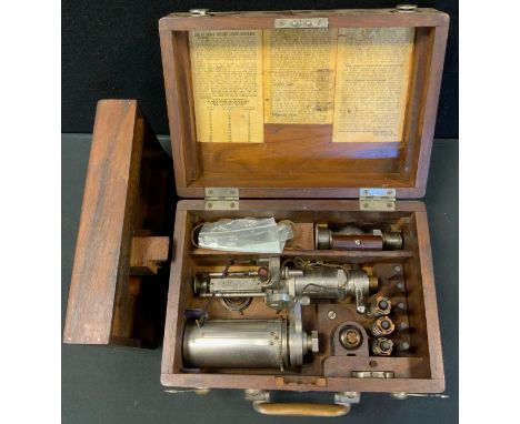 An Ashcroft Manufacturing Co Bridgeport Ct USA Tabor outside spring steam and gas engine indicator , cased 