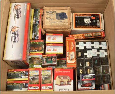 Hornby China, Oxford Rail, Bachmann. Buildings, Vehicles + other. To include Hornby Skaledale "The Crown" pub, Derelict Outho