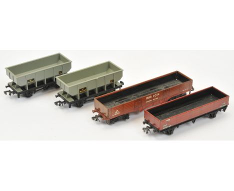 Hornby Dublo pair of 4644 21-ton Hopper Wagons, Plus Brick and Tube wagons. Conditions are Good Plus to Excellent Unboxed.