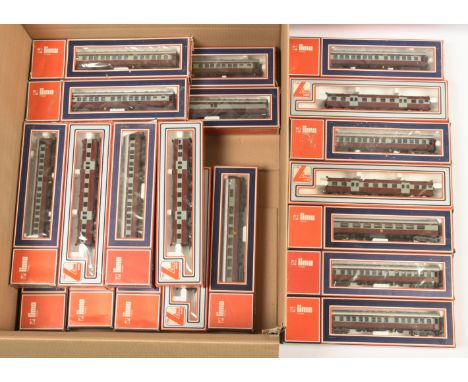 Lima HO Gauge group of South African Coaches (see photo). Conditions are Excellent to Near Mint in Good to Good Plus boxes.&n