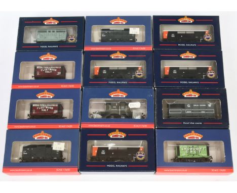Bachmann mixed group of Wagons to include 37-705 10 ton LMS Cattle Wagon, 33-182 10 ton Salt Wagon "Snowdrift Salt" and other