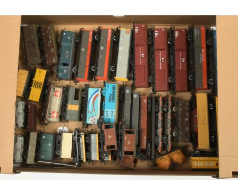 Hornby, Lima &amp; Similar mixed group of Rolling Stock (see photo). Conditions are Fair to Excellent Plus (unchecked for com