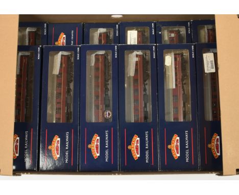 Bachmann group of BR Mk1 Coaches to include 39-101B Restaurant Coach and others (see photo). Conditions are Excellent to Near