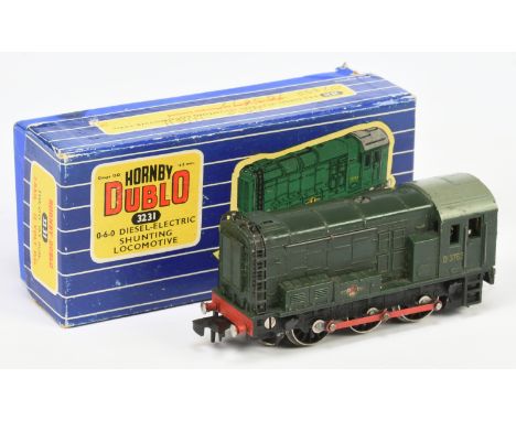 Hornby Dublo 3-rail 3231 0-6-0 BR green Class 08 Diesel Shunter No. D3763 with single connecting rod. Condition is generally 
