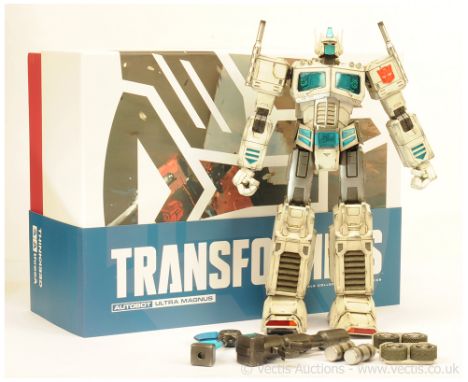 Hasbro ThreeA Transformers Ultra Magnus 16" Premium Scale Collectable Figure, Limited Edition of 500, Near Mint complete, wit
