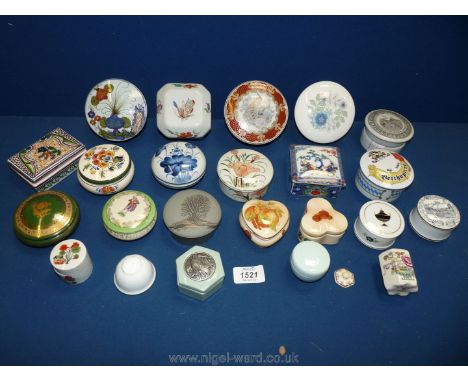 Twenty-one small china trinket pots and lids, Wedgwood, Delft, etc.