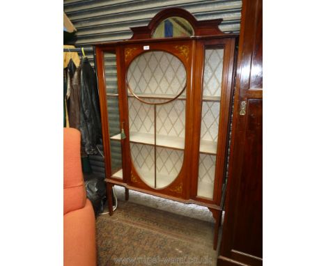 An early 20th c. light and darkwood strung Mahogany china Display Cabinet standing on slender square legs and with bevelled a