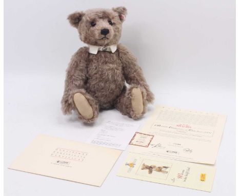 A Steiff British Collectors' 2004 teddy bear, caramel mohair example, white tag No. 661372, limited edition No. 01949/4000 re