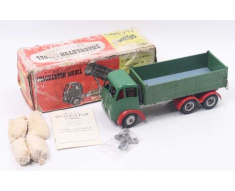 Shackleton Ready Assembled FG6 Foden Mechanical Tipper, in green and red body, housed in a pictorial card box with a set of t