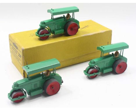 Dinky Toys No. 25P Aveling Barford Diesel Roller original trade box containing 3 examples consisting of green body, red metal