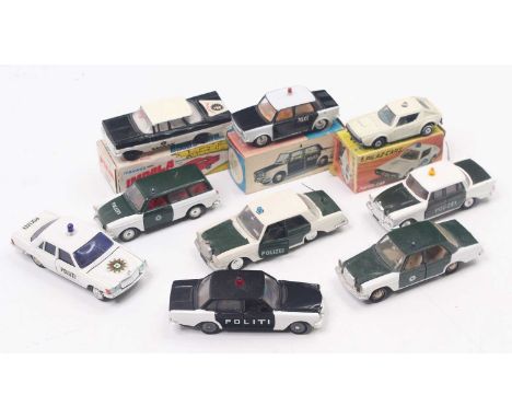Marklin, Tekno, Mosul and other a quantity of European emergency mostly loose diecasts to include; Mercedes Benz 200 in a gre