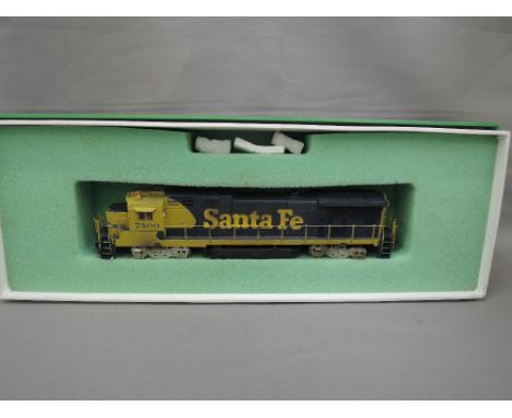 An Overland models (USA) HO scale Sante Fe diesel locomotive 7400, in original box