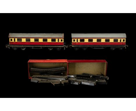 Train Interest. 4 boxed sets of vintage Trix, to include Bogie coach x2, scale 1/560, and remote operated points (445) X2, 4 