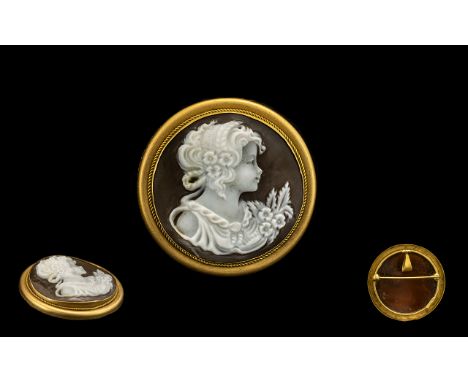 18ct Gold Attractive Round Shaped Cameo Pendant / Brooch of Excellent Quality, Depicts the Portrait of a Young Woman. Marked 