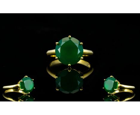 Green Onyx Solitaire Ring, a round cut green onyx of 5cts, claw set on a plain gold vermeil and silver shank; a striking brig