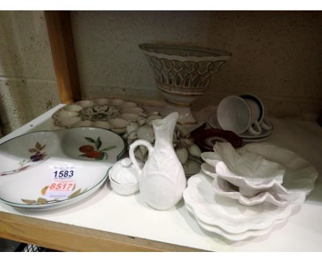 Mixed collection of ceramic items to include Royal Worcester Evesham vale serving plate, a Spanish white and gilt table centr