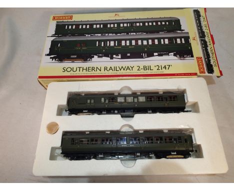 OO scale Hornby R3161B, Southern Railway 2-BIL EMU train pack, driving motor brake 10713, powered composite, non powered, nea