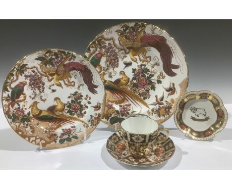 A Royal Crown Derby Olde Avesbury pattern dinner plate and pair of dessert plates, seconds; a 2451 pattern teacup and saucer;