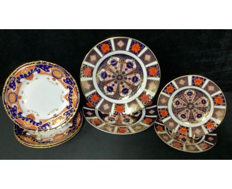 A pair of Royal Crown Derby 1128 pattern side plates, 2cm diameter; a pair of 1128 pattern tea plates, 16cm, all first qualit