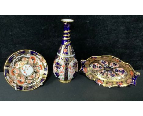 A Royal Crown Derby 1128 pattern slender bottle vase, 16cm year cypher for 1911; an 1128 shaped oval tray, solid gold band, 1