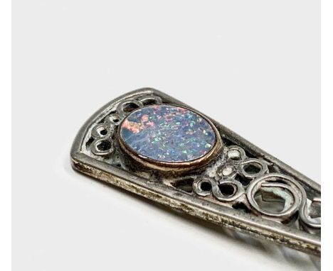 A set of six silver coffee spoons each has a stone inset pierced finial, one an amethyst, three opals and two agate 60gm boxe