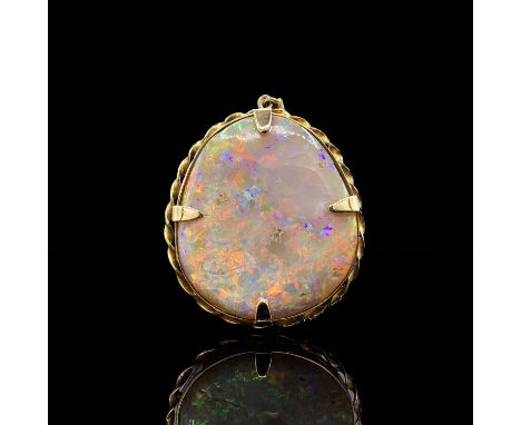 A gold-mounted opal pendant/brooch 44mm 17.9gm