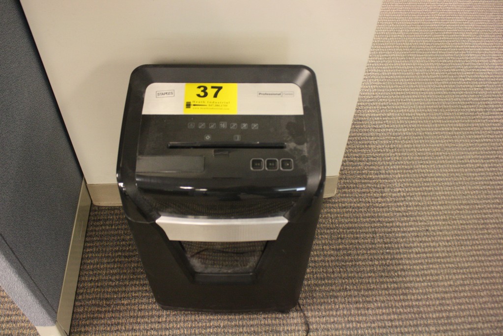 STAPLES PROFESSIONAL SERIES MODEL SPLTMC162A SHREDDER